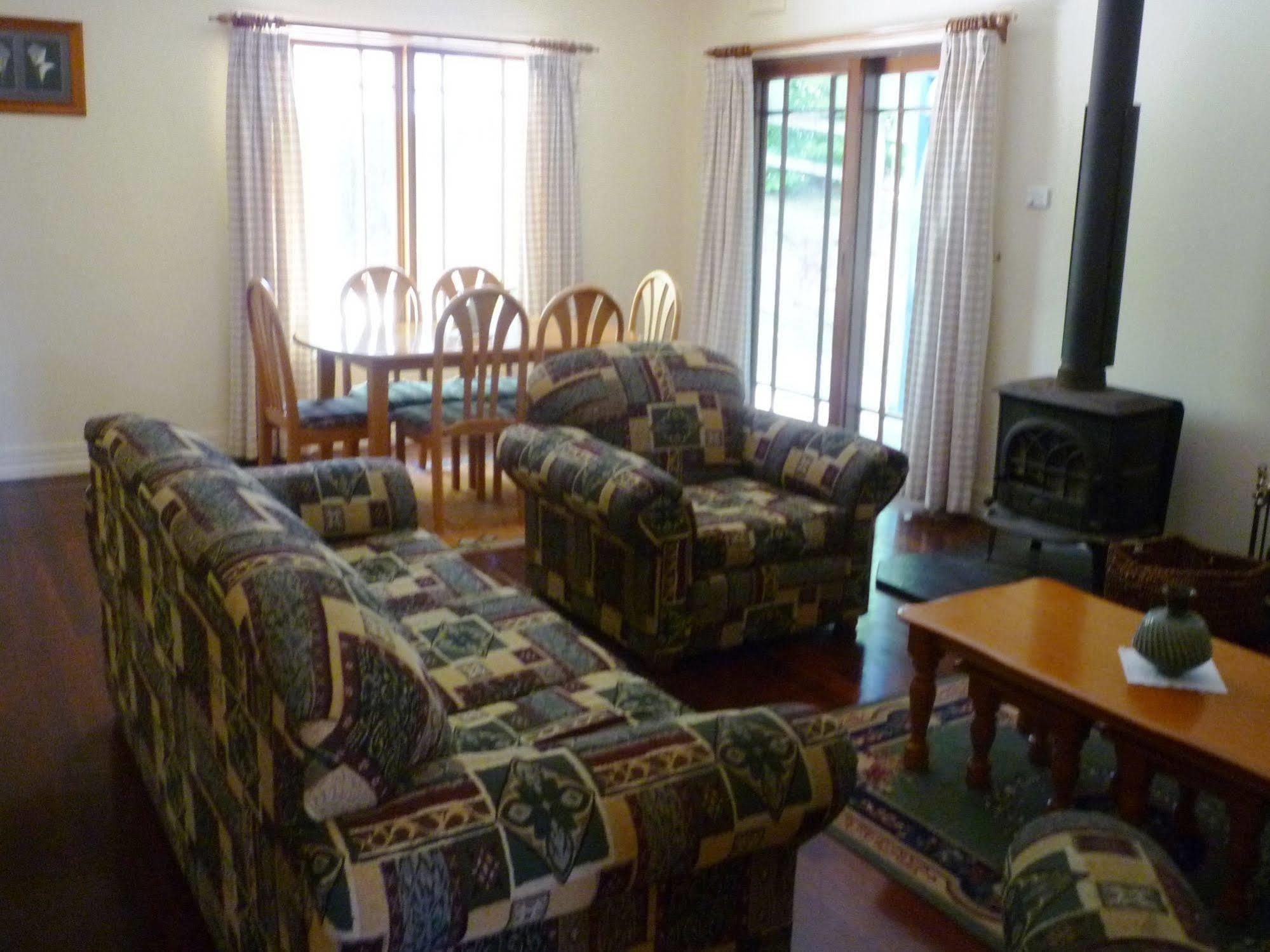 Whispering Pines Cottages وينتورث فولز المظهر الخارجي الصورة