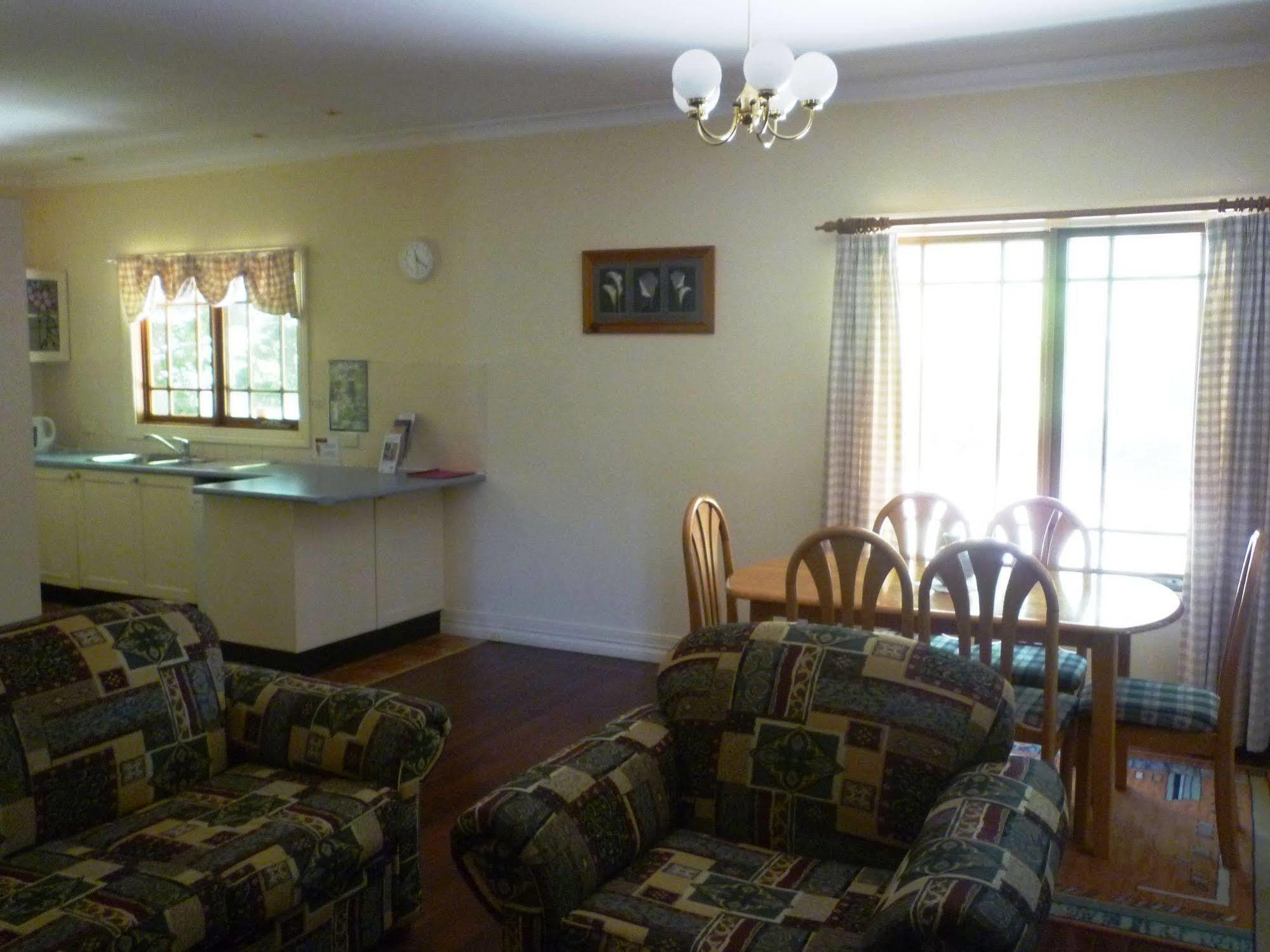 Whispering Pines Cottages وينتورث فولز المظهر الخارجي الصورة